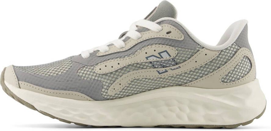 New Balance Women's Fresh Foam Arishi V4 Hardloopschoenen beige grijs