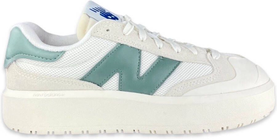 New Balance Klassieke tennisschoen met overdreven proporties en onverwachte details White Heren