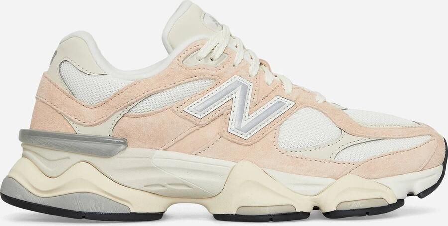 New Balance Perzikroze Sneakers Paneelontwerp Pink