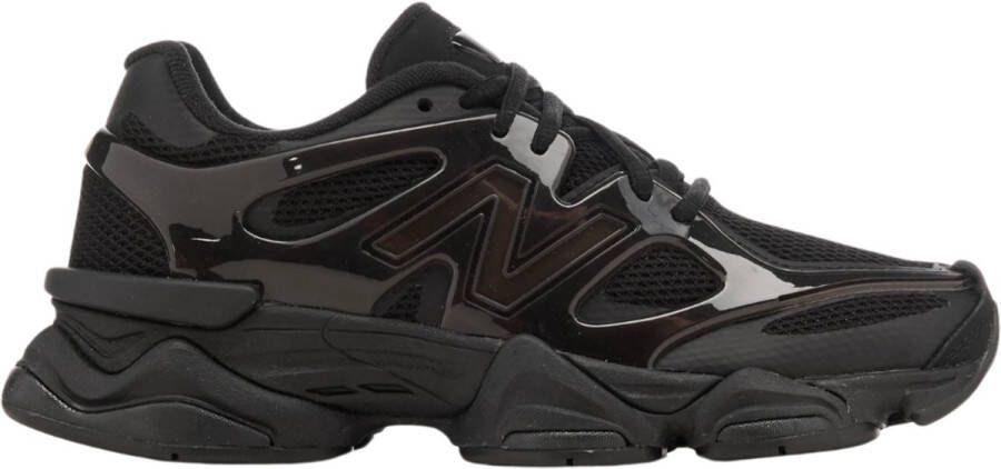 New Balance 9060 Lifestyle in zwart formaten: 42.5