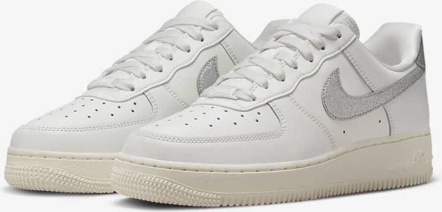 Nike Wmns Air Force 1 '07 Basketball Schoenen summit white metallic silver sail white maat: 37.5 beschikbare maaten:37.5