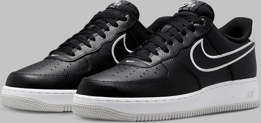 Nike Air Force 1 '07 Black & White