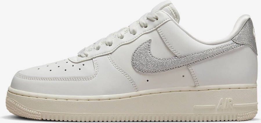 Nike Wmns Air Force 1 '07 Basketball Schoenen summit white metallic silver sail white maat: 37.5 beschikbare maaten:37.5