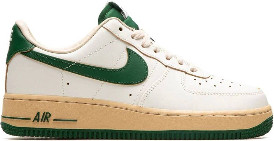 Nike Wmns Air Force 1 '07 Lv8 Basketball Schoenen sail gorge green sesame pearl white maat: 40.5 beschikbare maaten:36.5 37.5 38.5 39 40.5