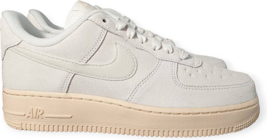 Nike Air Force 1 Low Winter Premium Summit White Suede DO6730-100 Sneakers Dames