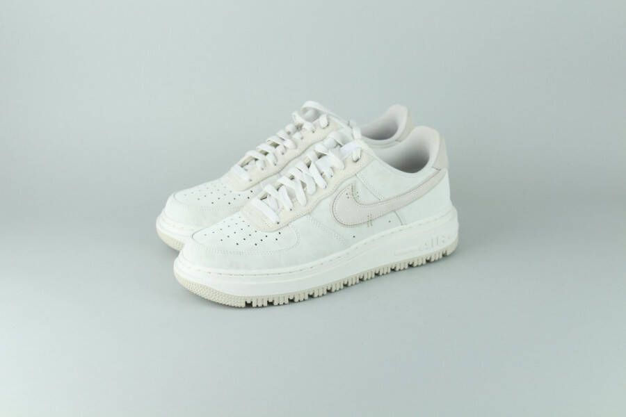 Nike Air Force 1 Luxe Basketball Schoenen white white light bone maat: 43 beschikbare maaten:41 42.5 43 44.5 45 46