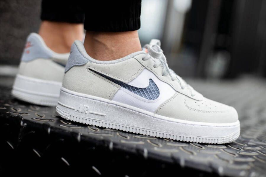 Nike Air Force 1 LV8 Sneakers Dames Suède - Schoenen.nl