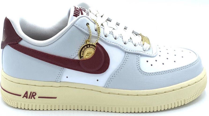 Nike Wmns Air Force 1 '07 Se Basketball Schoenen photon dust team red summit white muslin maat: 38 beschikbare maaten:38 36.5