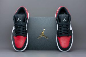 Nike Air Jordan 1 Low Bred Toe 553558-612 BRED Zwart Rood