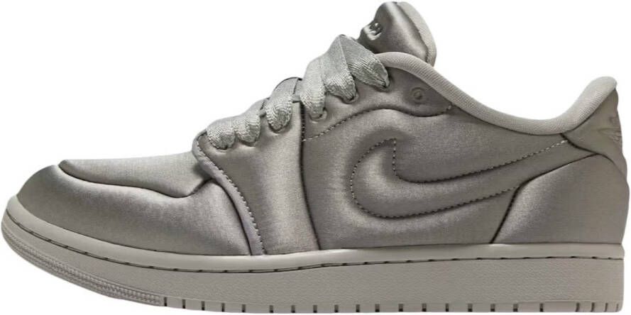 Nike Air Jordan 1 Low Method Of Making Satin Wolf Grey Sneakers Dames Doos Zonder Deksel