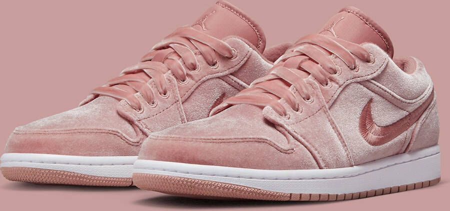 Nike AIR JORDAN 1 LOW PINK VELVET