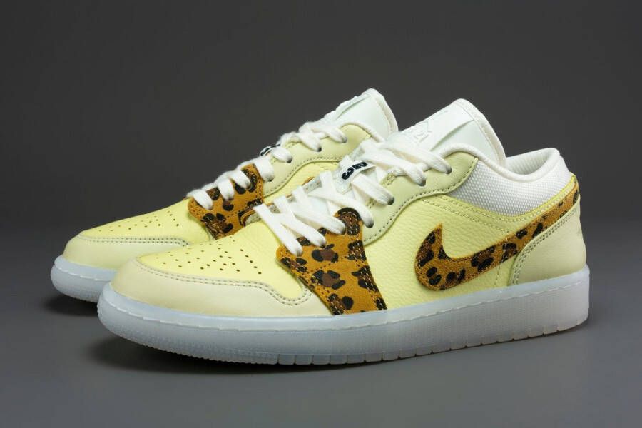 Nike Air Jordan 1 Low SNKRS Day (Women's) DN6998-700 Kleur als op foto Schoenen