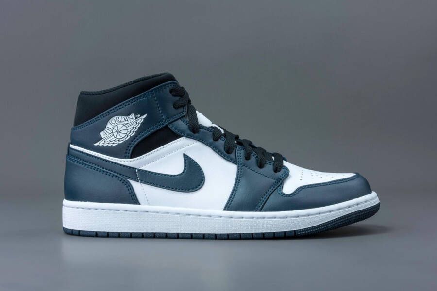 Nike Air Jordan 1 Mid Armory Navy White Black 554724-411 Navy;Wit;Zwart Schoenen