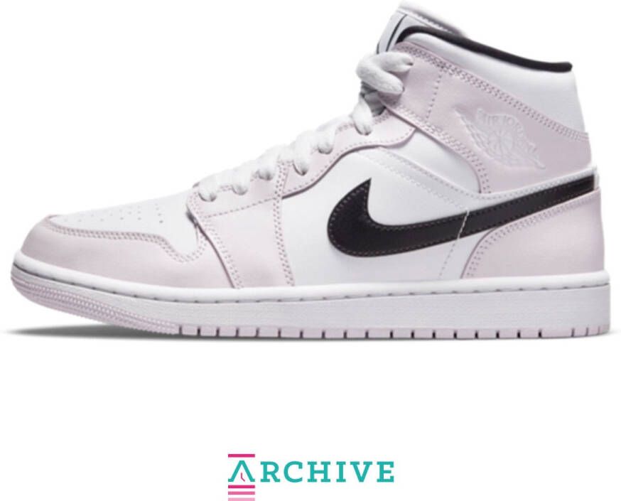Nike Air Jordan 1 Mid Barely Rose Roze Jordan Sneaker BQ6472
