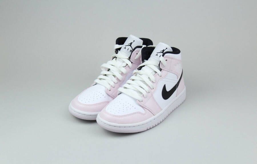 Nike Air Jordan 1 Mid Barely Rose Roze Jordan Sneaker BQ6472