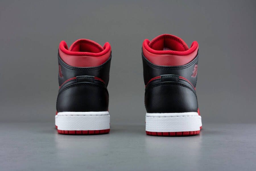 Nike Air Jordan 1 Mid Reverse Bred (2021) (GS) 554725-660 BRED Zwart Rood Schoenen