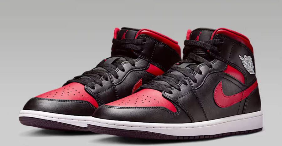 Jordan Air 1 Mid Air 1 in zwart formaten: 42.5