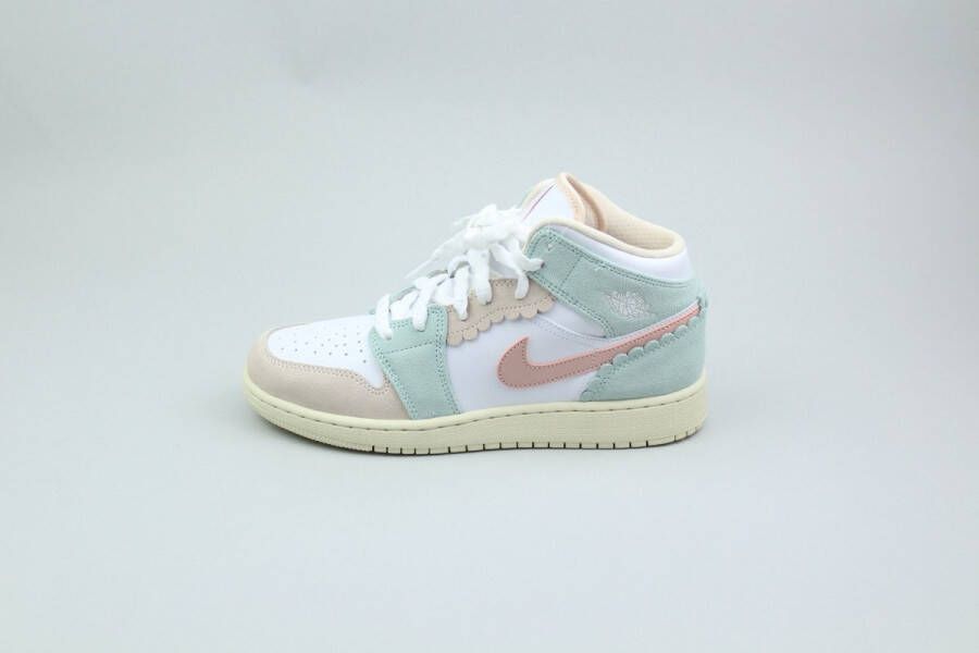 Nike Air Jordan 1 Mid SE 'Pink Oxford'