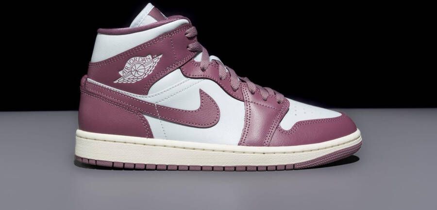 Air Jordan 1 Mid 'Sky J Mauve' (womens) BQ6472-050 paars gebroken wit sneakers hoog zomerschoenen