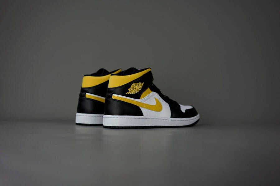 Nike Air Jordan 1 Mid White Pollen Black 554724-177 Wit;Zwart Schoenen