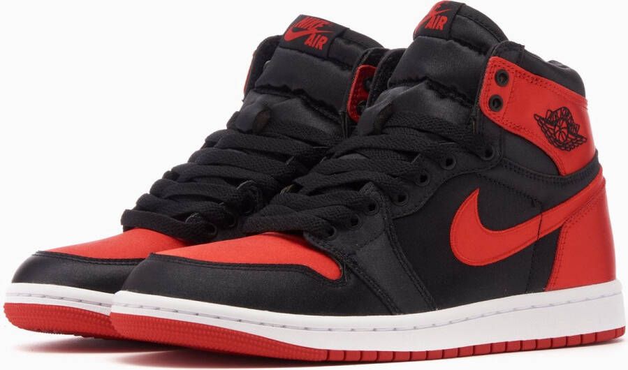 Nike Air Jordan 1 Retro High OG Satin Bred