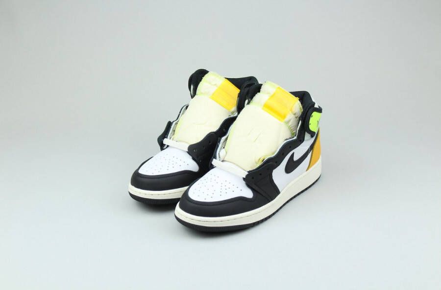 Nike Air Jordan 1 Retro High 'White Black Volt University Gold' (GS)