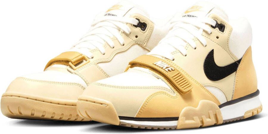 Nike Air Trainer 1 Basketball Schoenen coconut milk black team gold sail maat: 40 beschikbare maaten:40.5 41 42.5 43 44.5 45 46