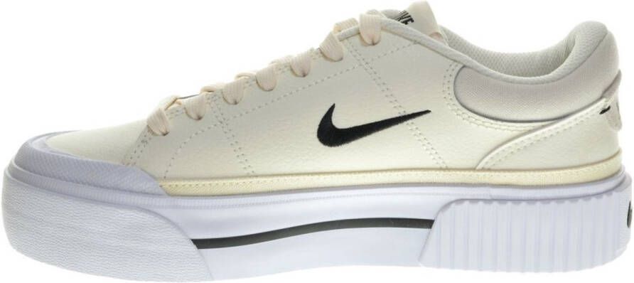 Nike Verhoog je sneaker game met Court Legacy Lift Beige Dames