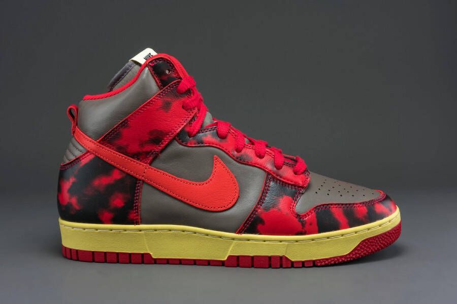 Nike Dunk High 1985 Red Acid Wash DD9404-600 ROOD Schoenen