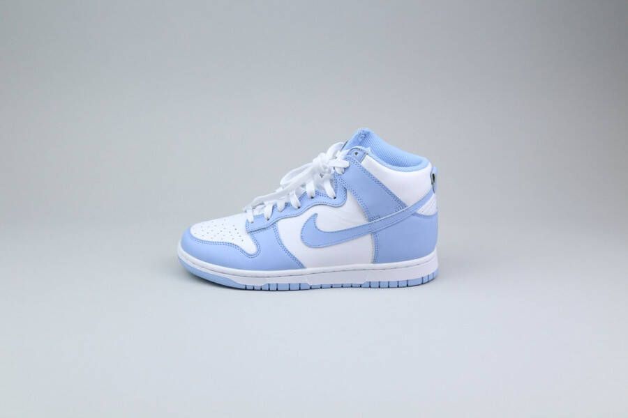 Nike WMNS Dunk High Premium Dunk in beige formaten: 39