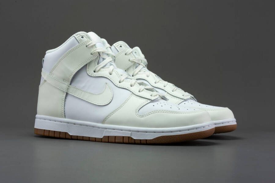 Nike Dunk High (W) 'Sail Gum' DD1869-109 SAIL GUM Schoenen