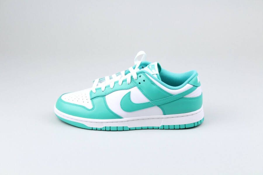 Nike Dunk Low Retro Bttys Basketball Schoenen white clear jade white maat: 42 beschikbare maaten:42