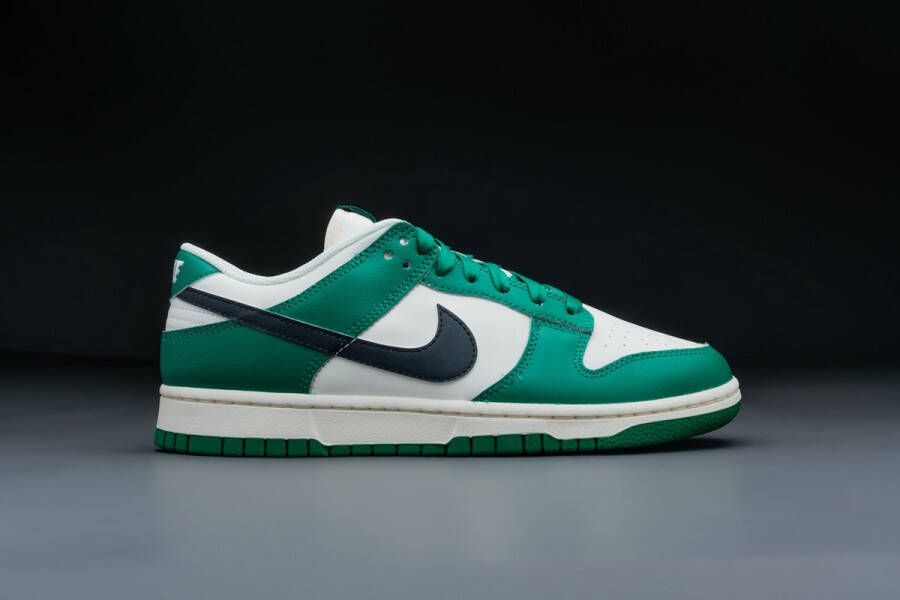 Nike Dunk Low SE Lottery Pack Malachite Green DR9654-100 GROEN Schoenen