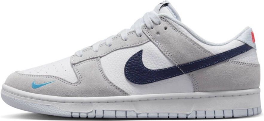 Nike herenschoenen Dunk Low Football Grey White Bright Crimson Midnight Navy- Heren Football Grey White Bright Crimson Midnight Navy