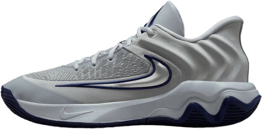 Nike giannis immortality 4 in de kleur grijs