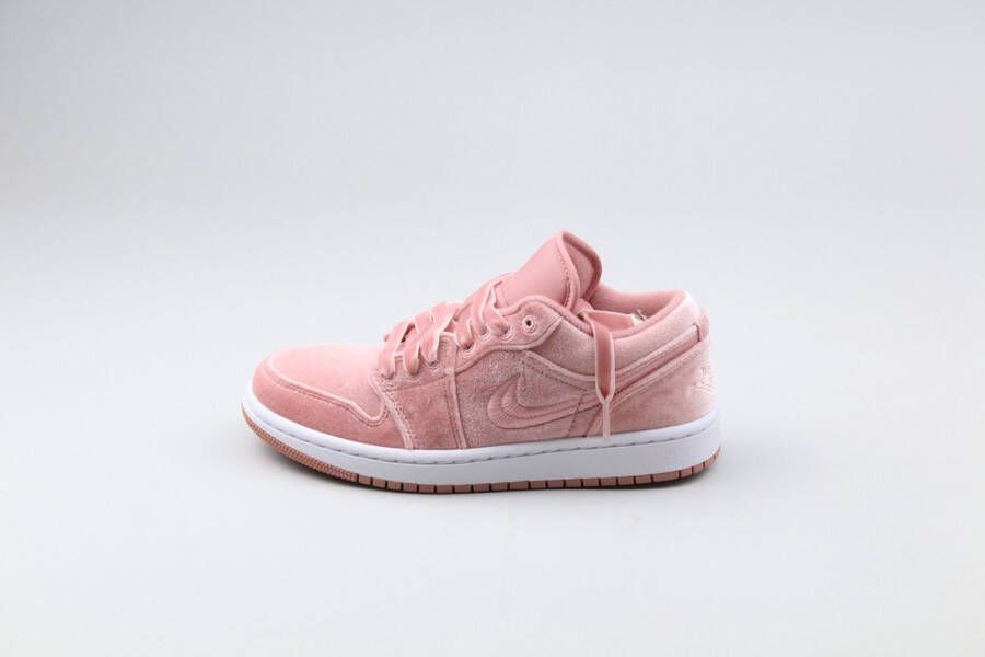 Nike Jordan 1 Low SE 'Pink Velvet' (W)