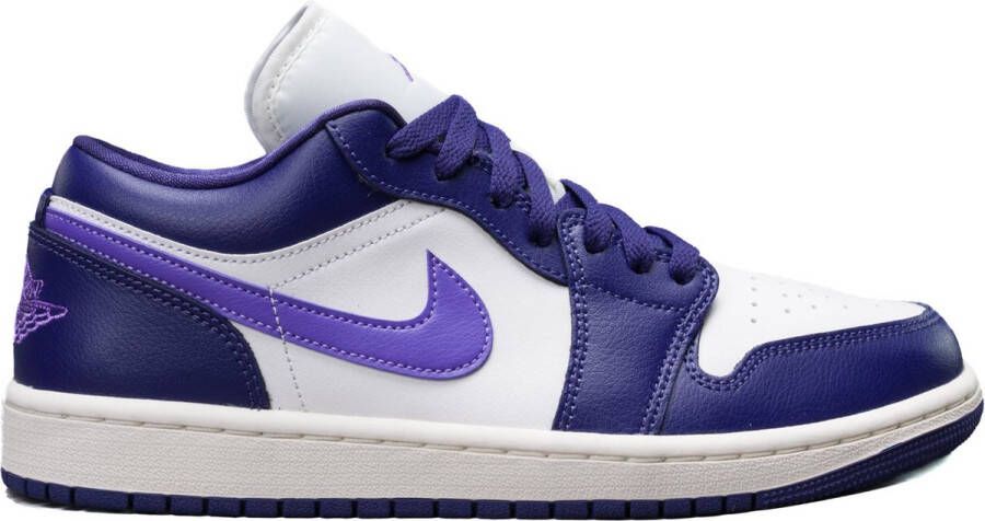 Nike AIR JORDAN 1 LOW SKY J PURPLE (WOMEN S) D PAARS Schoenen