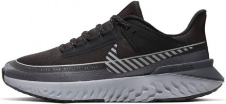 Nike legend react 2 shield in de kleur zwart
