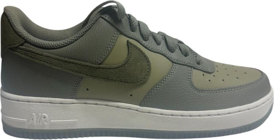 Nike Air Force 1 '07 LV8