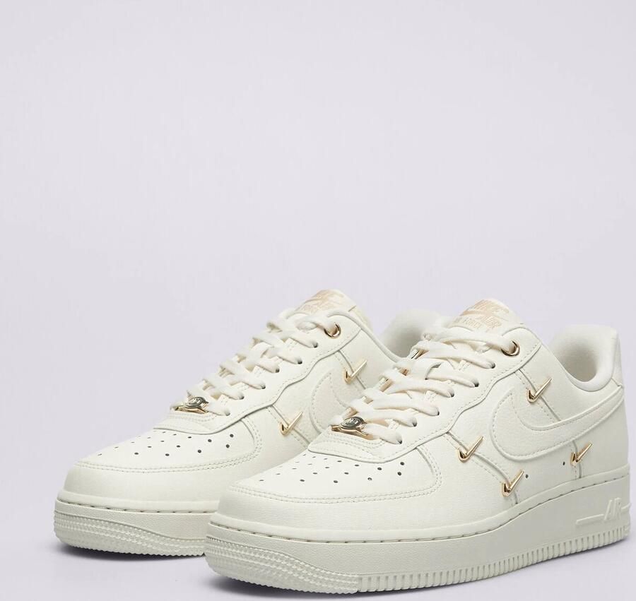 Nike Air Force 1 '07 LX Wmns Gold Swooshes Sneakers Unisex Sail Gold - Foto 2