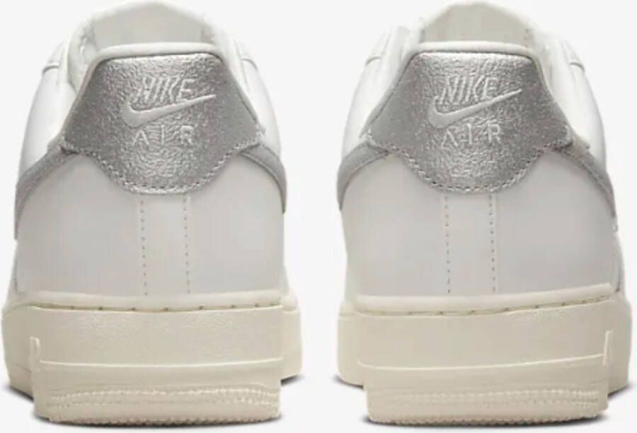 Nike Wmns Air Force 1 '07 Basketball Schoenen summit white metallic silver sail white maat: 37.5 beschikbare maaten:37.5 - Foto 5
