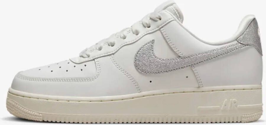 Nike Wmns Air Force 1 '07 Basketball Schoenen summit white metallic silver sail white maat: 37.5 beschikbare maaten:37.5 - Foto 7