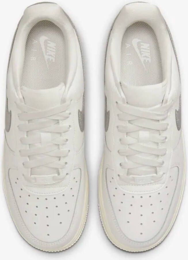 Nike Wmns Air Force 1 '07 Basketball Schoenen summit white metallic silver sail white maat: 37.5 beschikbare maaten:37.5 - Foto 4
