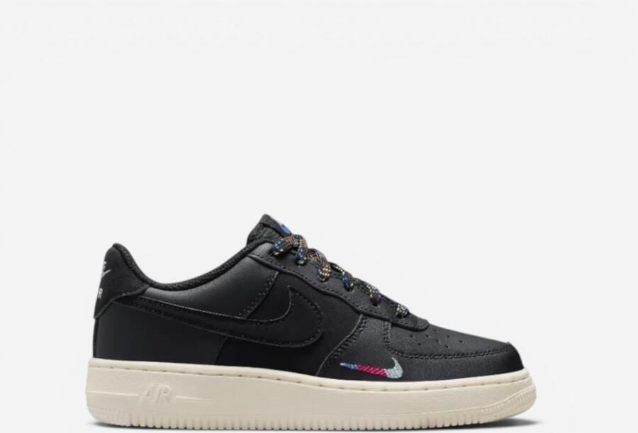Nike Lage Sneakers Air Force 1 Lv8 (GS) "Black Saturn Gold"