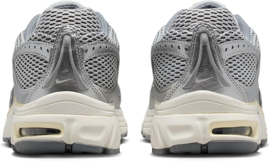 Nike Air Max Moto 2K Light Smoke Grey Cool Grey Coconut Milk Sail Grijs Wit Air Max Lifestyle Sneakers voor nen