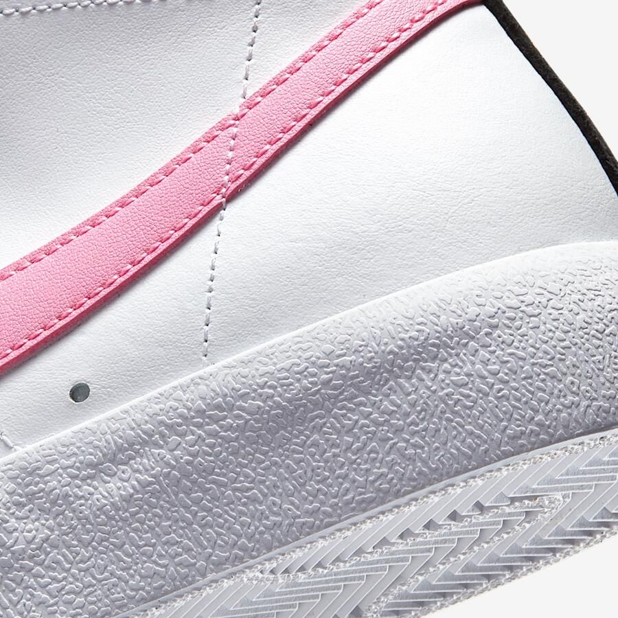 Nike Blazer Mid Vintage '77 White Pure Platinum Glacier Ice Pink Glow Wit Roze Blazer Lifestyle Dames Sneakers voor Vrouwen
