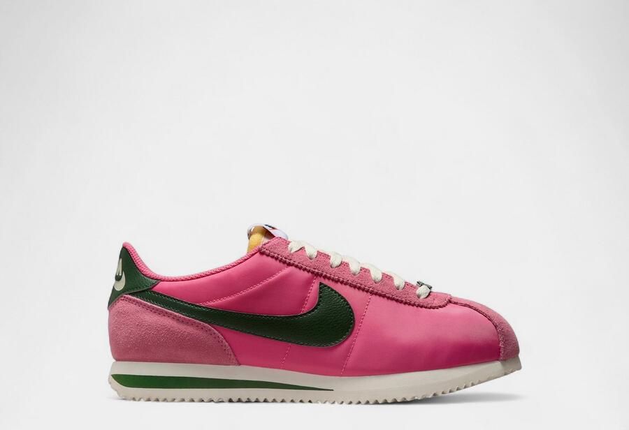 Nike Lage Sneakers Cortez TXT Pinksicle Sail White Fir (Women's)