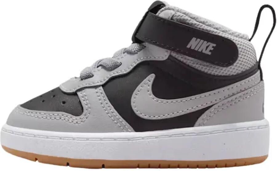 Nike court borough mid 2 in de kleur zwart