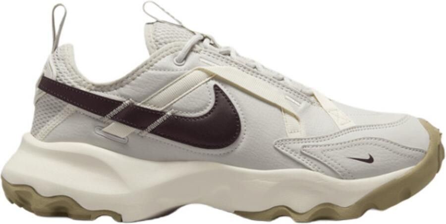 Nike T Sneakers Beige voor Dames Stijlvol en Comfortabel