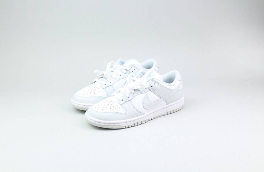 Nike Wmns Dunk Low Basketball Schoenen white photon dust white maat: 41 beschikbare maaten:37.5 38 39 40.5 36.5 41 42 - Foto 2